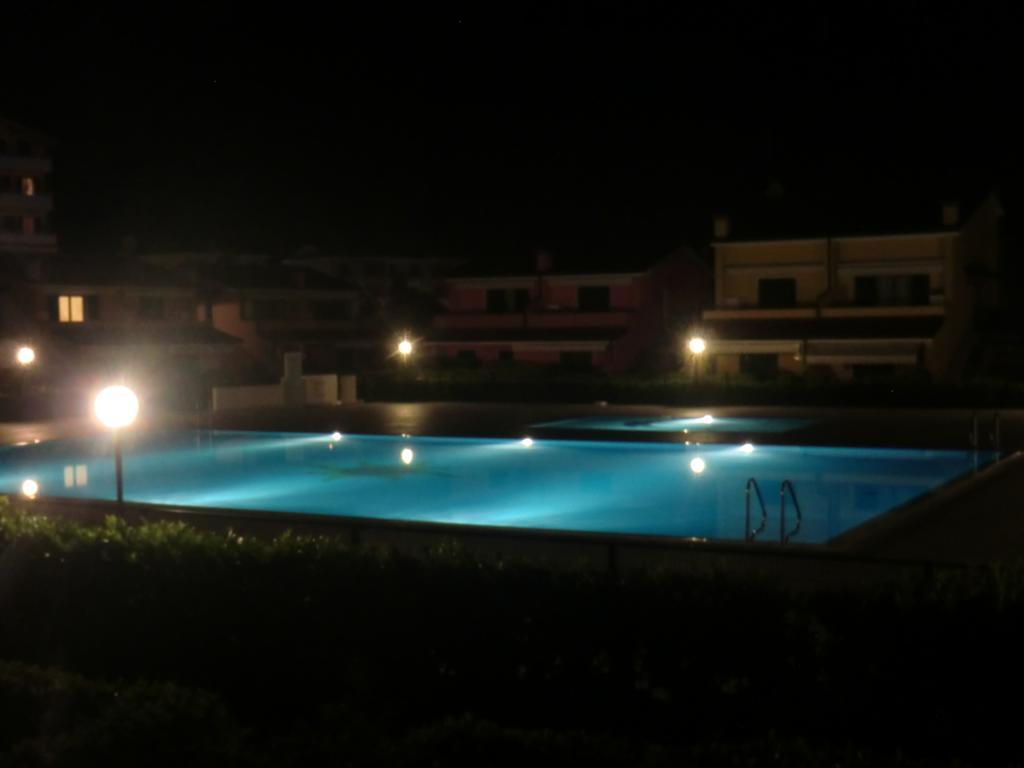 Residence Villaggio Dei Fiori Con Piscina E Posto Spiaggia Incluso Caorle Room photo