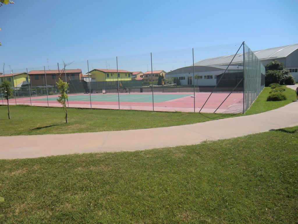 Residence Villaggio Dei Fiori Con Piscina E Posto Spiaggia Incluso Caorle Room photo
