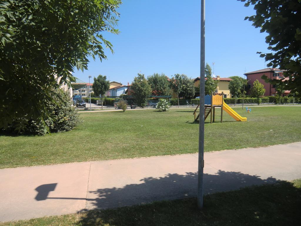 Residence Villaggio Dei Fiori Con Piscina E Posto Spiaggia Incluso Caorle Room photo