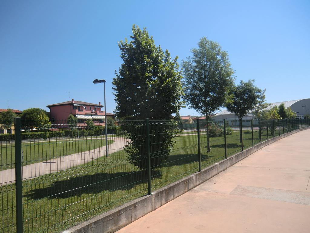 Residence Villaggio Dei Fiori Con Piscina E Posto Spiaggia Incluso Caorle Room photo
