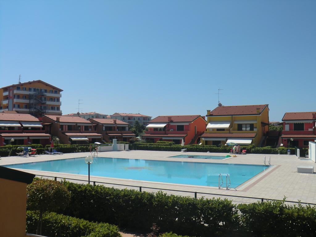 Residence Villaggio Dei Fiori Con Piscina E Posto Spiaggia Incluso Caorle Room photo