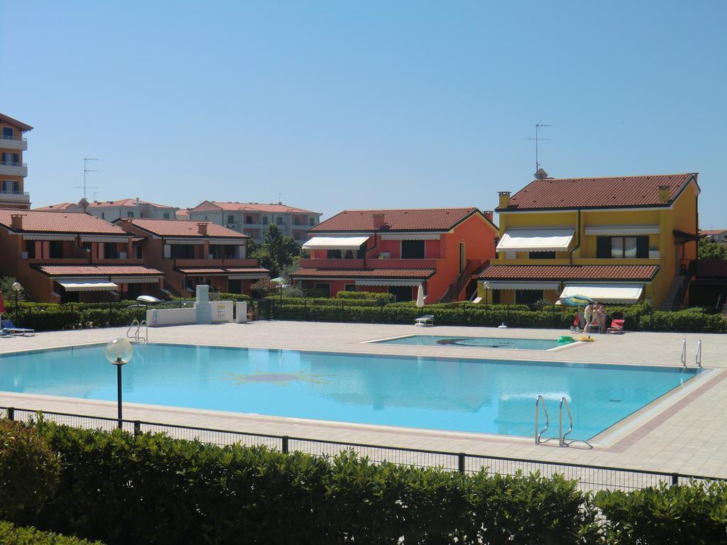 Residence Villaggio Dei Fiori Con Piscina E Posto Spiaggia Incluso Caorle Room photo