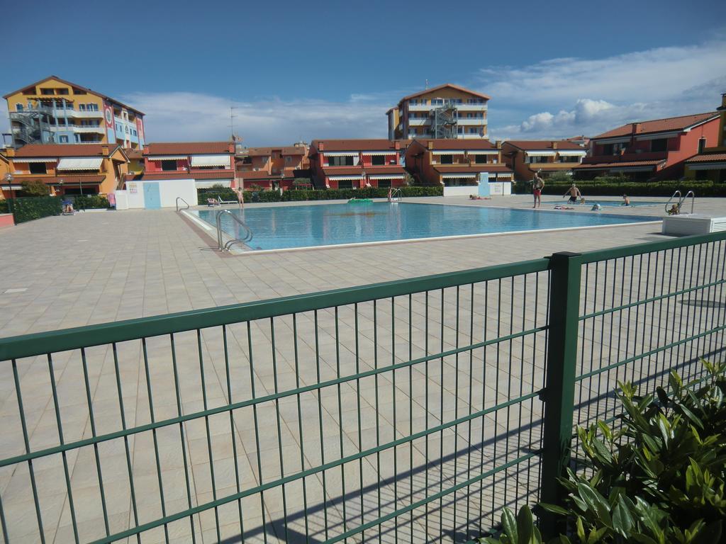 Residence Villaggio Dei Fiori Con Piscina E Posto Spiaggia Incluso Caorle Room photo