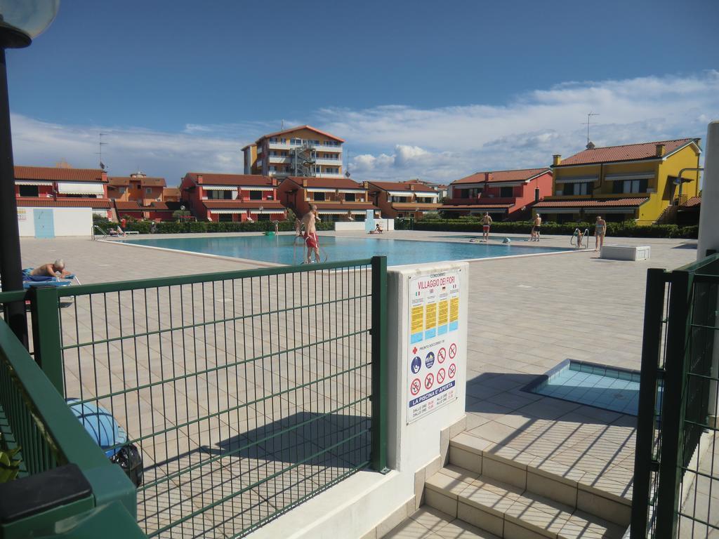Residence Villaggio Dei Fiori Con Piscina E Posto Spiaggia Incluso Caorle Room photo