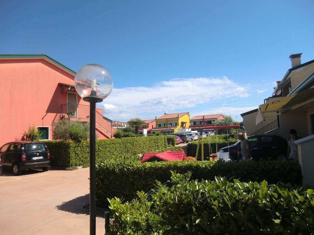 Residence Villaggio Dei Fiori Con Piscina E Posto Spiaggia Incluso Caorle Room photo