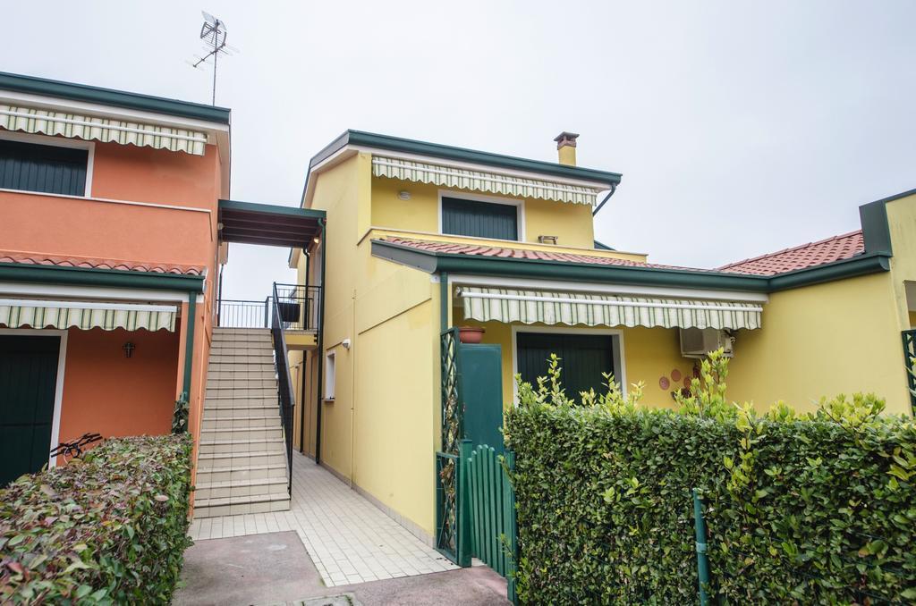Residence Villaggio Dei Fiori Con Piscina E Posto Spiaggia Incluso Caorle Room photo