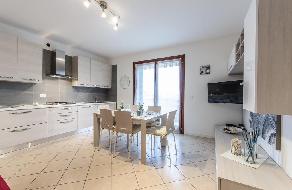 Residence Villaggio Dei Fiori Con Piscina E Posto Spiaggia Incluso Caorle Room photo