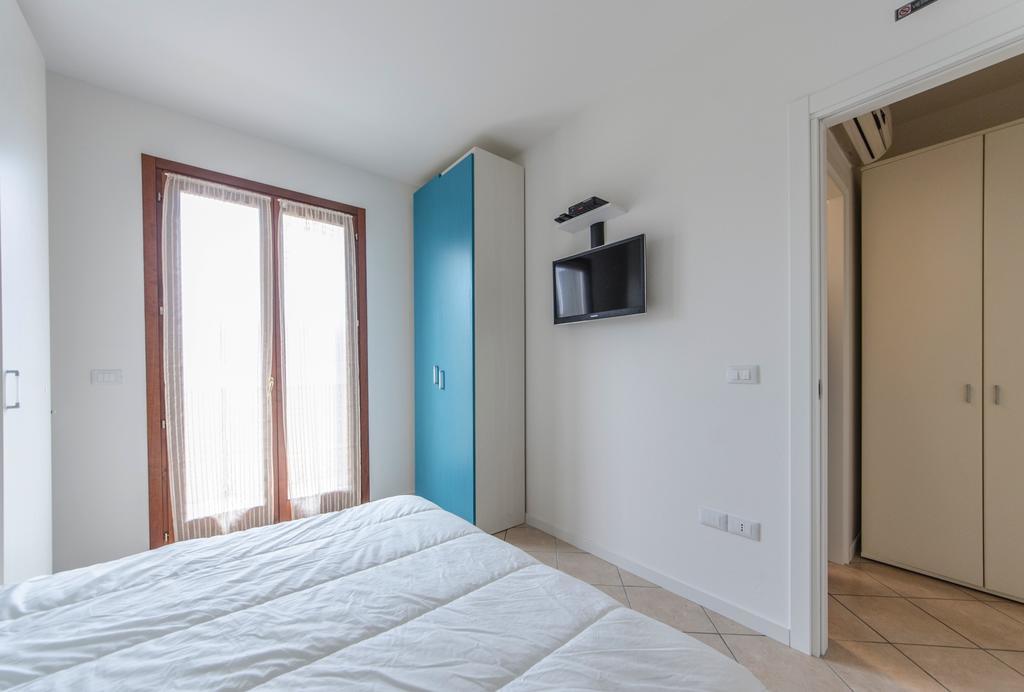Residence Villaggio Dei Fiori Con Piscina E Posto Spiaggia Incluso Caorle Room photo